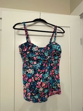 Island Escape Floral Print Sleeveless Tankini Top  Size 14 NWT